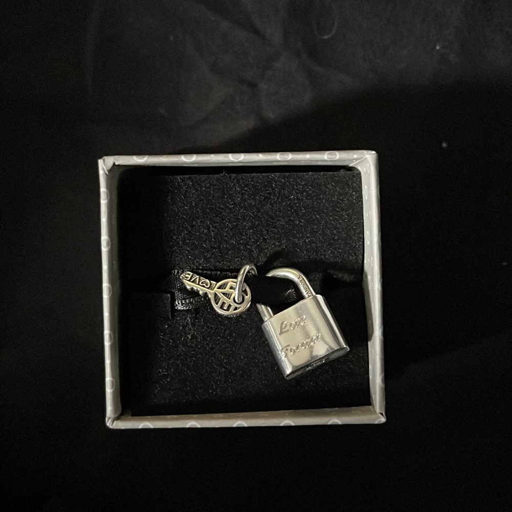 Padlock and Key Dangle Charm Pandora